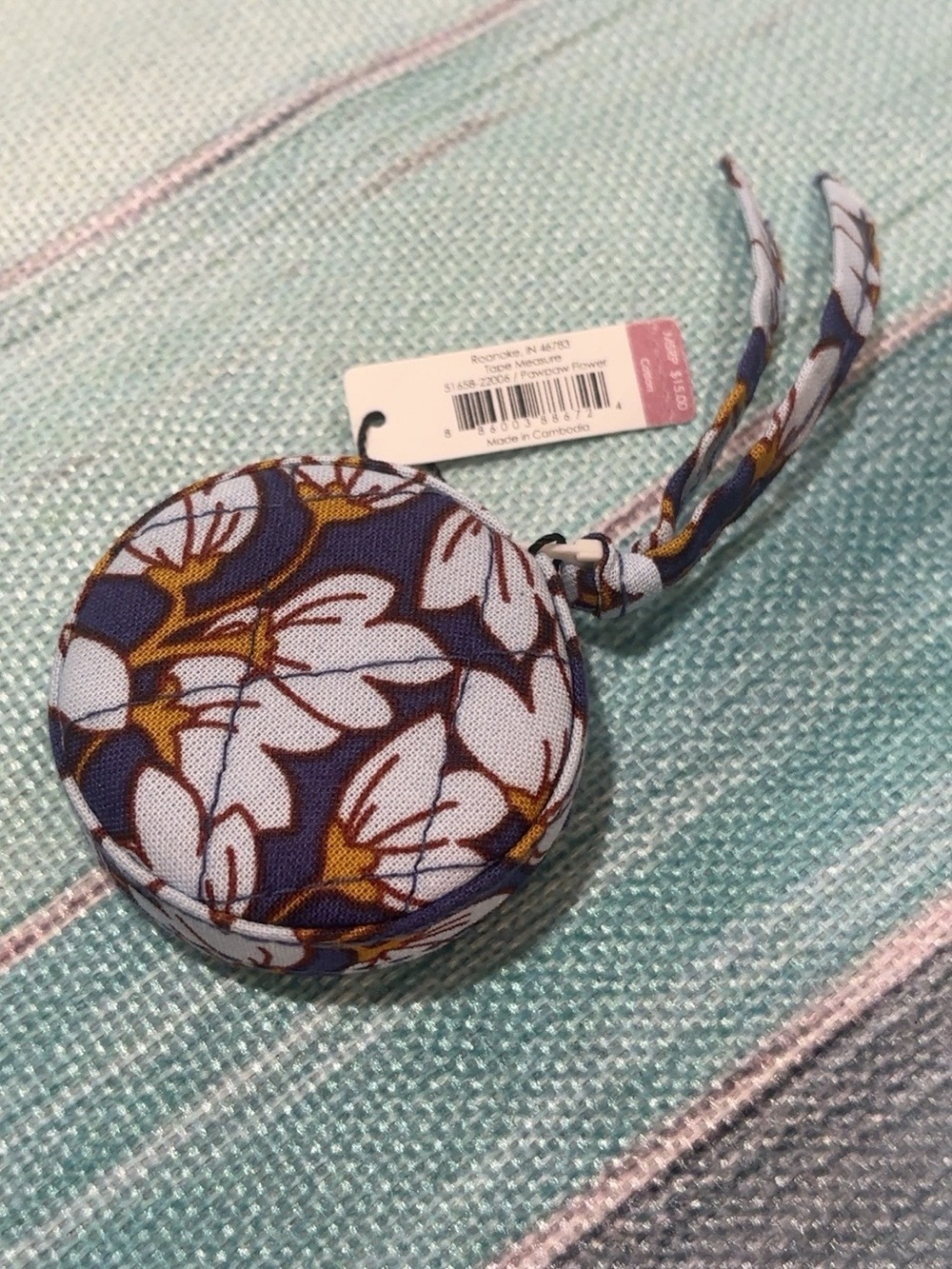 NWT Vera Bradley Pawpaw Flower Tape Measure Retractable Sewing Craft - Picture 2 of 4